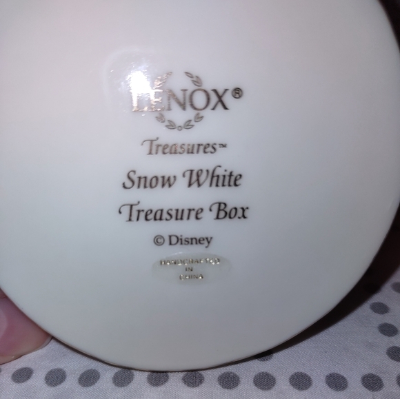 Disney Lenox Treasure Box Snow White - Picture 5 of 7